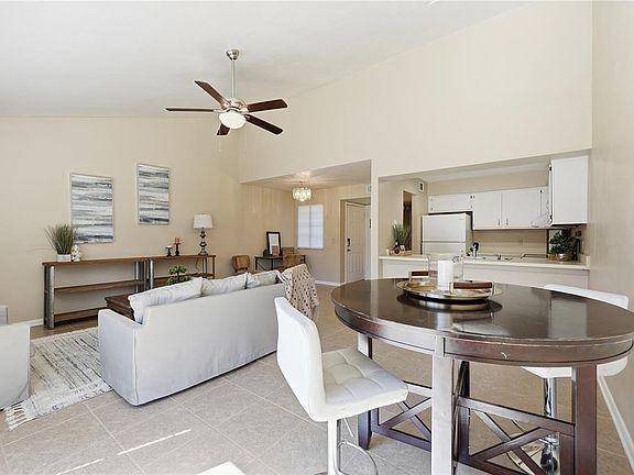 3rd image of 4427 SW 21st Ln