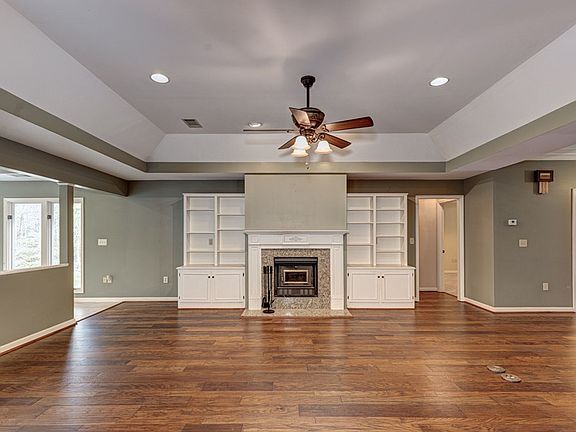4th image of 303 Rocky Springs Dr