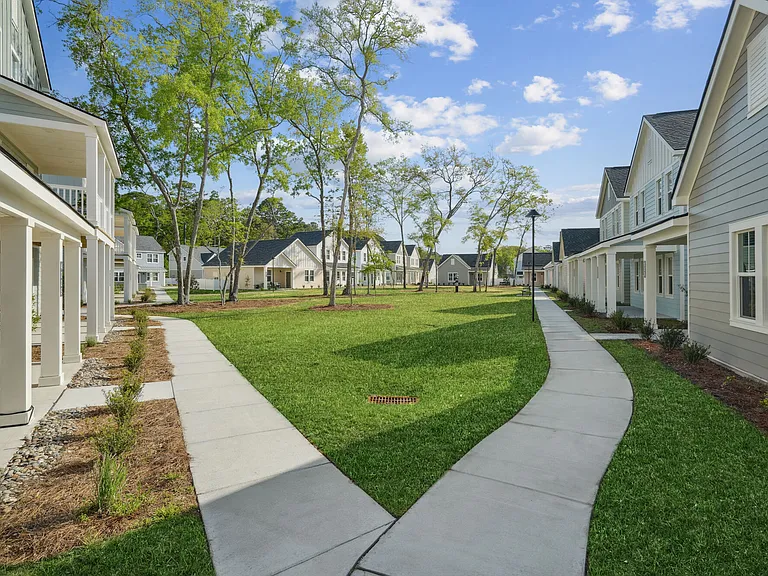 Hamlet Maybank - Homes & Townhomes for Rent — Photo 37