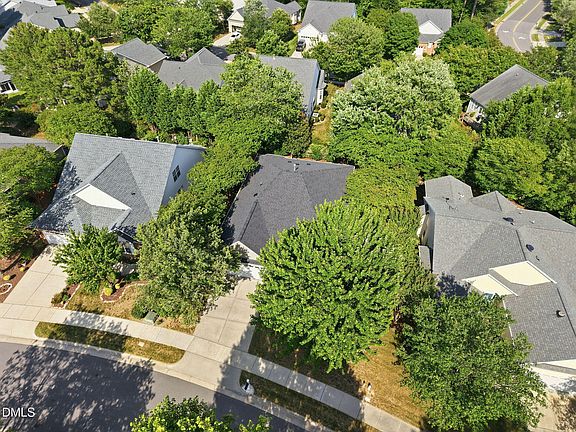 4th image of 204 Crystal Brook Ln