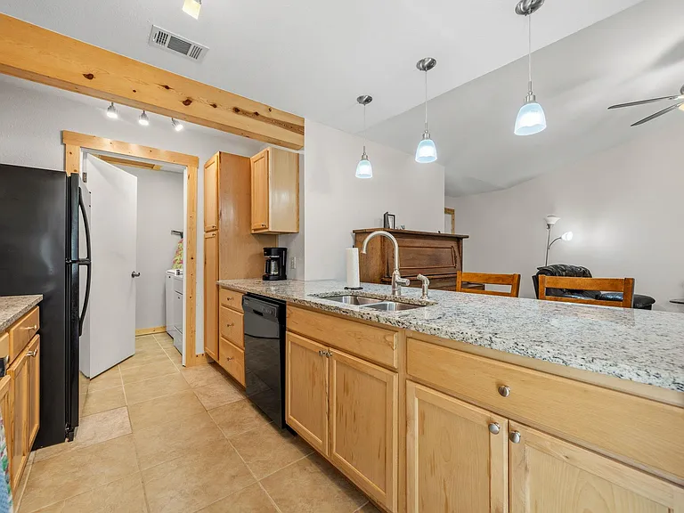 513 Texas Ave — Photo 10