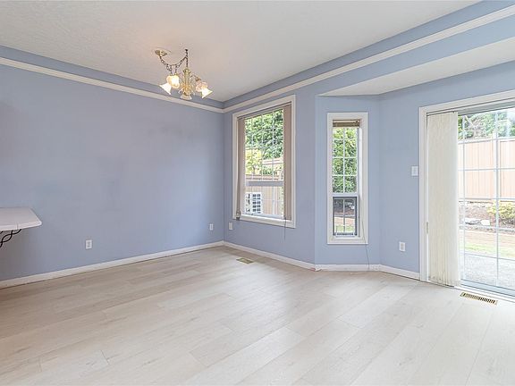 4th image of 2979 River Rd #25
