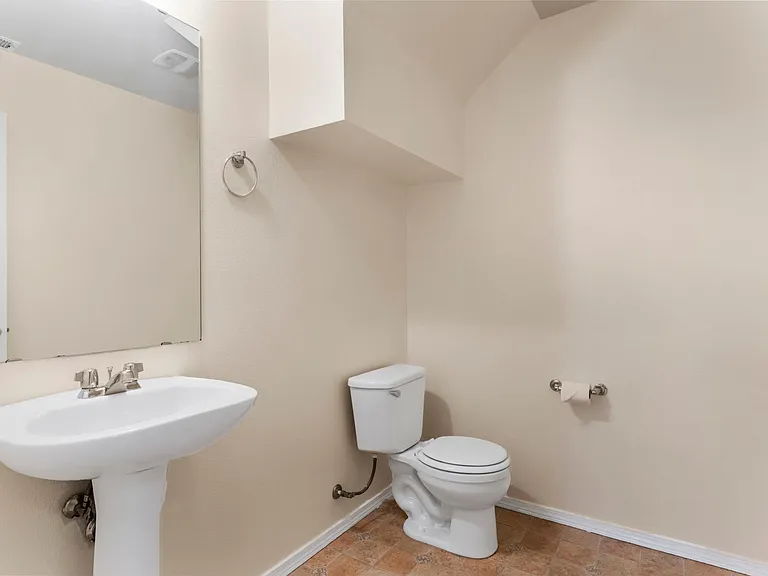 6525 Douglas Ave SE — Photo 17