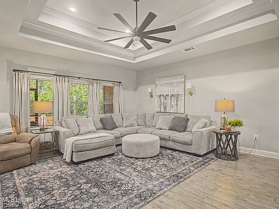 5th image of 14987 Calcutta Dr