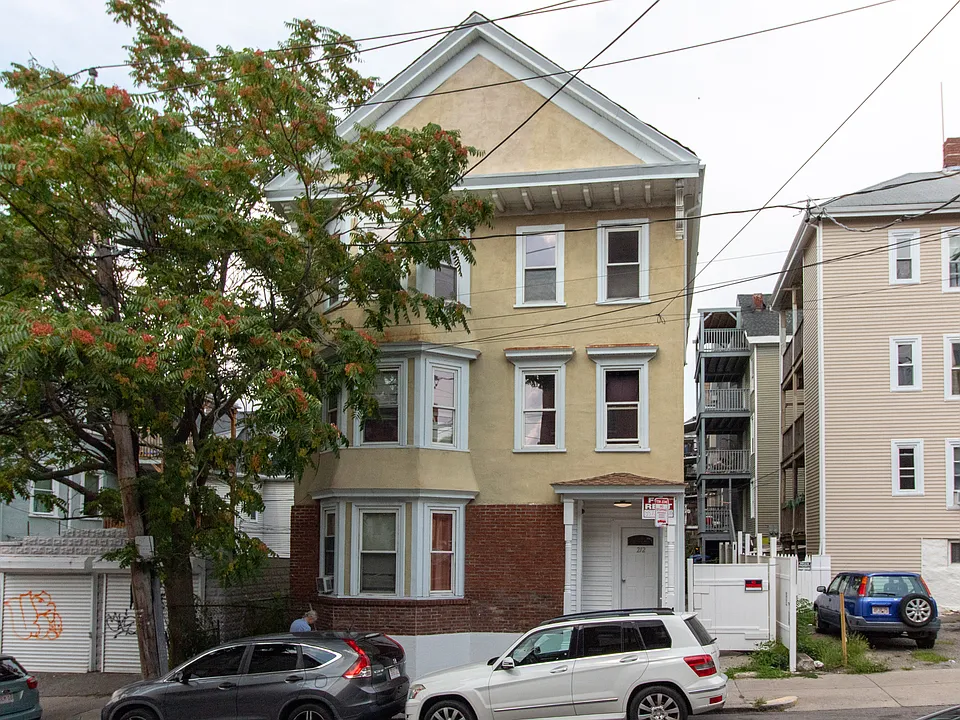 212 Boylston St #3