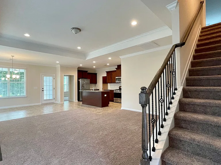 303 Starling Ave — Photo 2