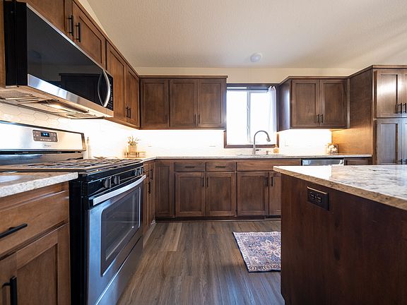 4th image of 13901 Martin St NW