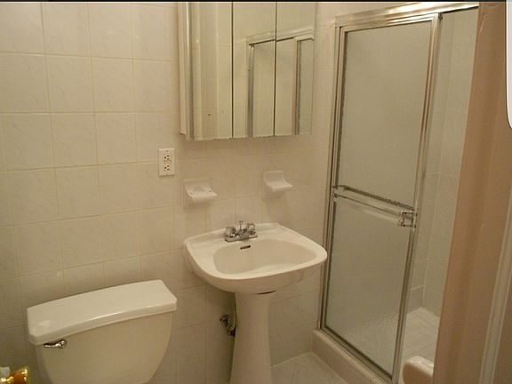 3rd image of 411 14th St
