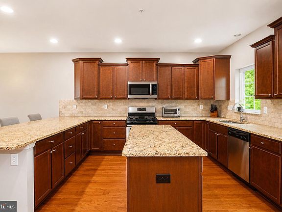 3rd image of 645 Bracey Dr