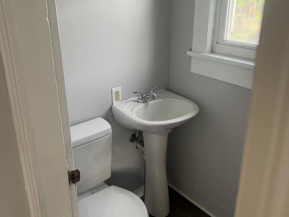 1st image of 912 Mount Vernon Ave #912
