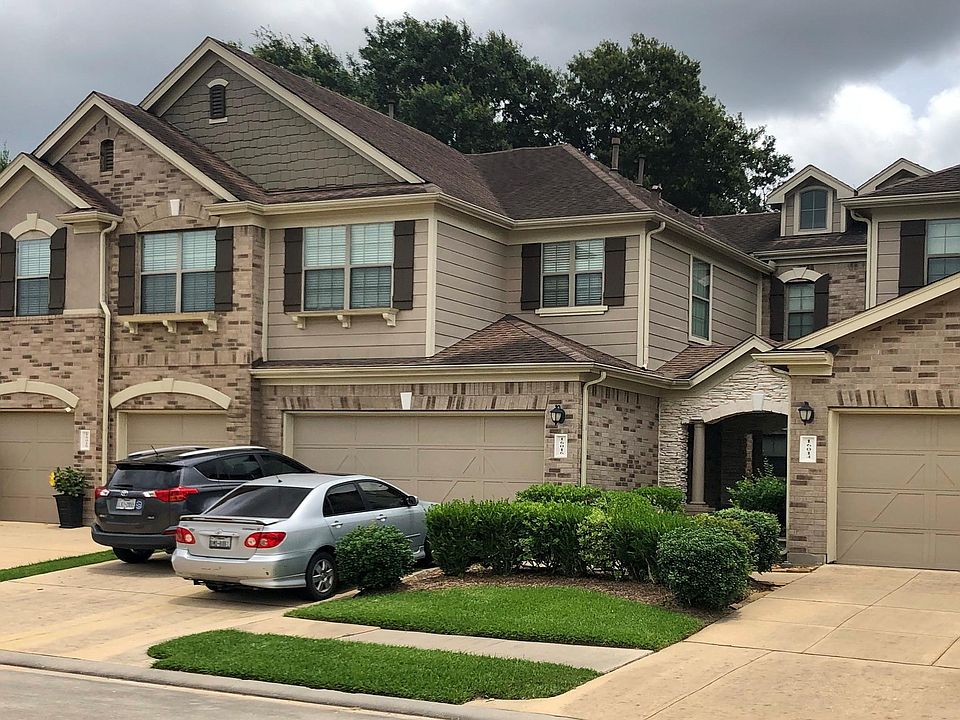 1st image of 16016 Summerville Lake Dr