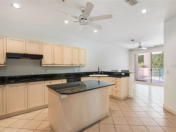 4th image of 370 Gulf Of Mexico Dr APT 411
