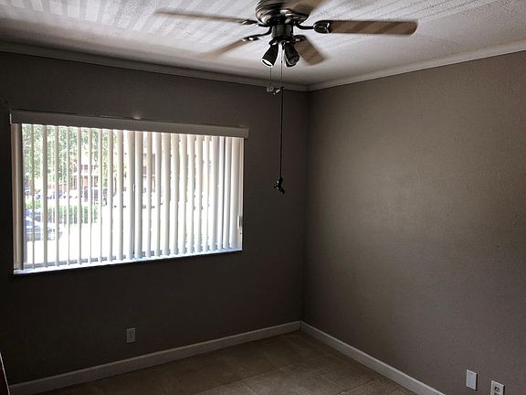 4th image of 1373 Hampton Blvd #1373