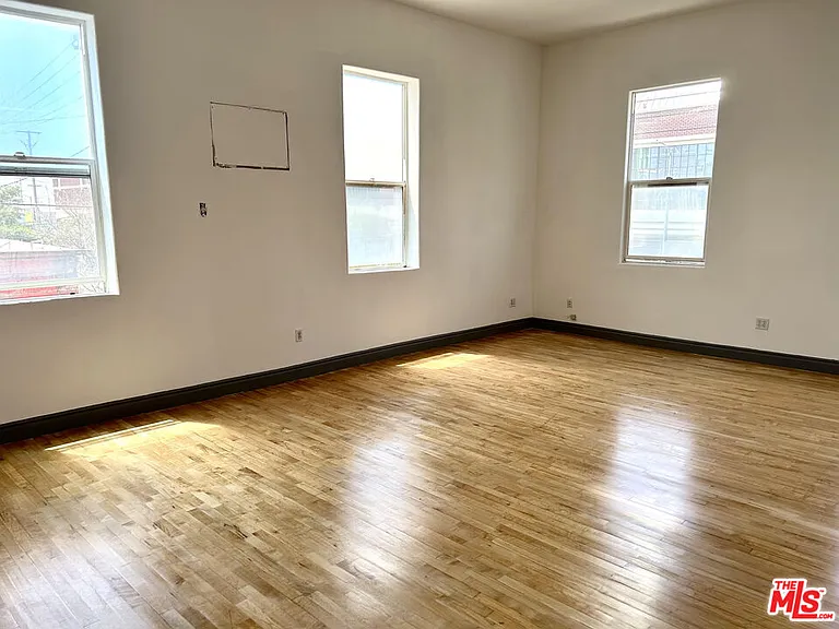 726 S Santa Fe Ave #203 — Photo 5