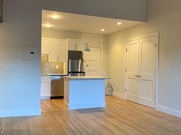 4th image of 9 Sewall Ave #500