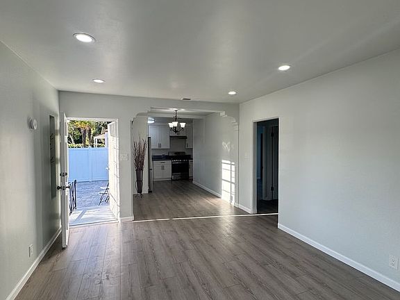 5th image of 2100 N Pass Ave House 2100