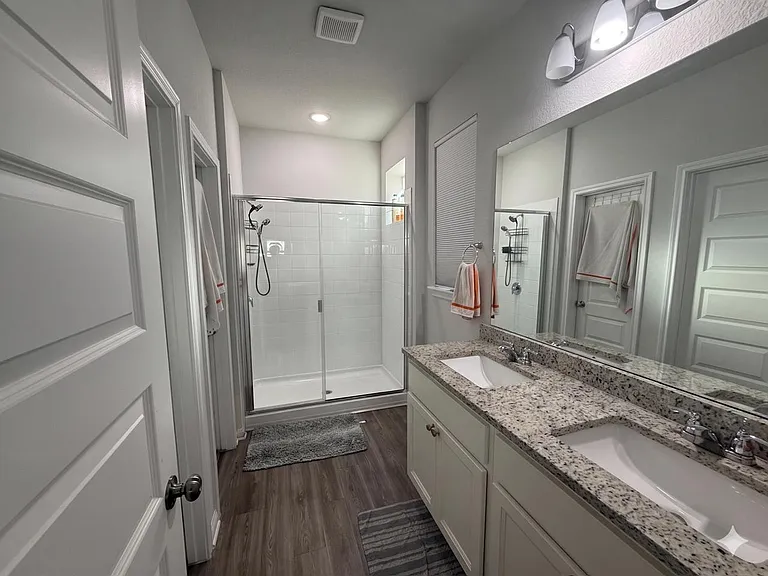 Master Bathroom w/ Granite Countertops & Standing Shower