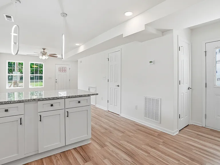 516 Singletary St SE — Photo 24