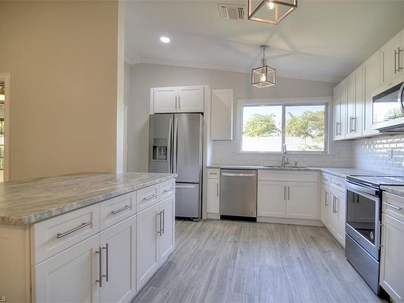 5th image of 6458 Royal Woods Dr