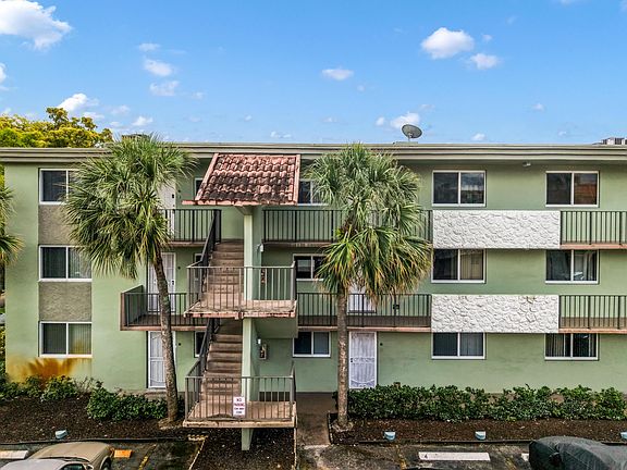 2nd image of 5935 Del Lago Circle #202