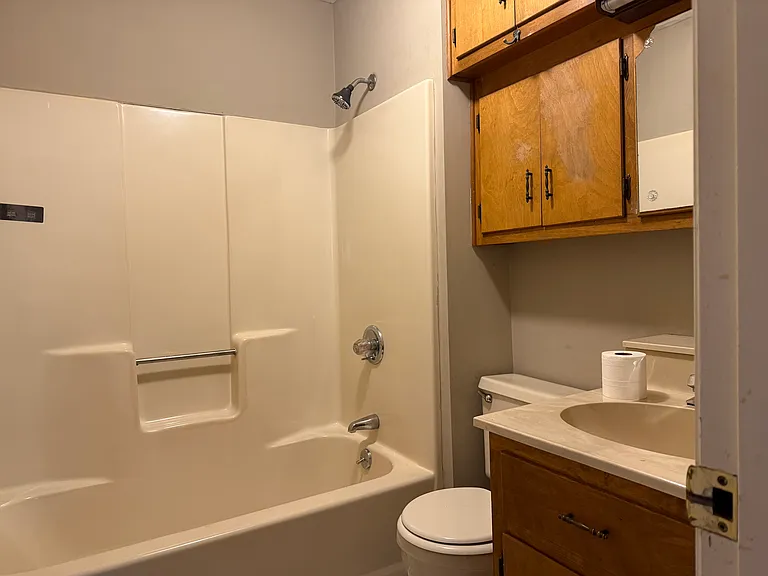 652 Howell St — Photo 9