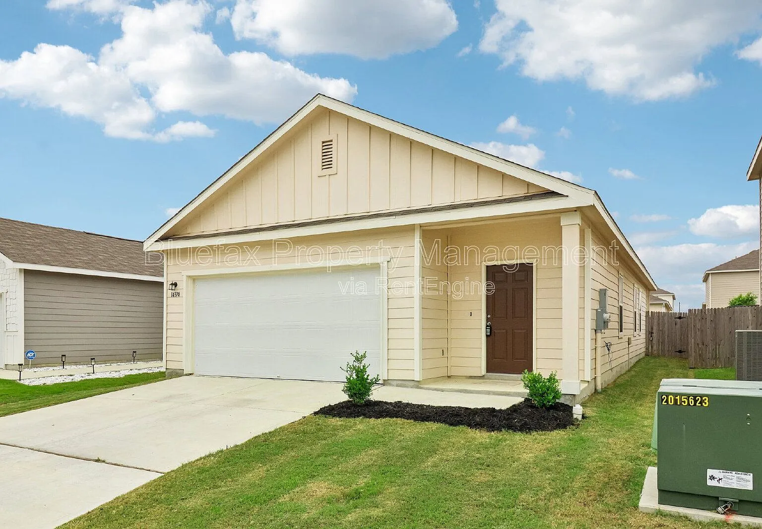 3 bed, 2.0 bath, 1405 sqft, $1,695 — Photo 2