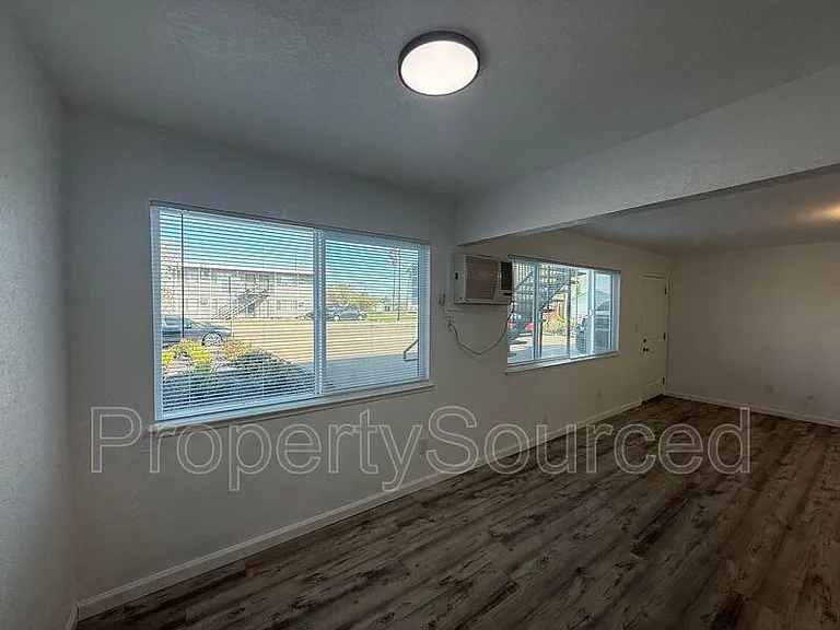 911 H St #2 — Photo 14