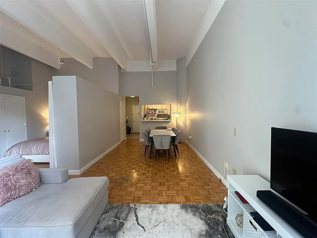 1 bed, 735 sqft, $3,800 — Photo 3