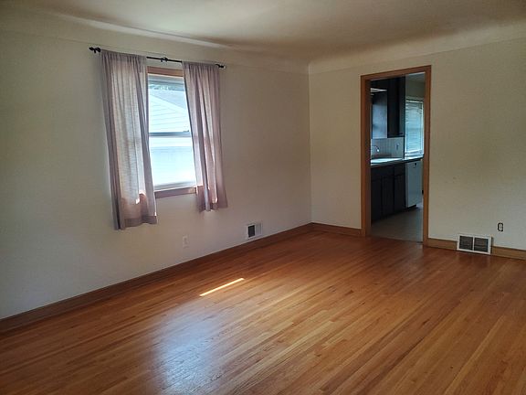 2nd image of 1011 21st Ave SE