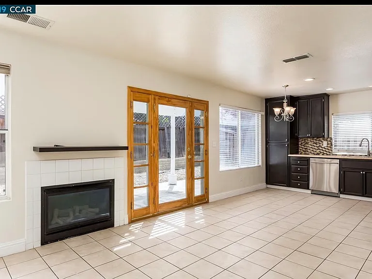 1727 Periwinkle Way — Photo 8