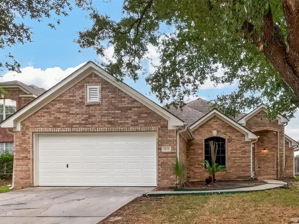 19015 White Horse Dr, Tomball, TX 77377