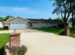 1630 Brandywine Ln, Dixon, IL 61021