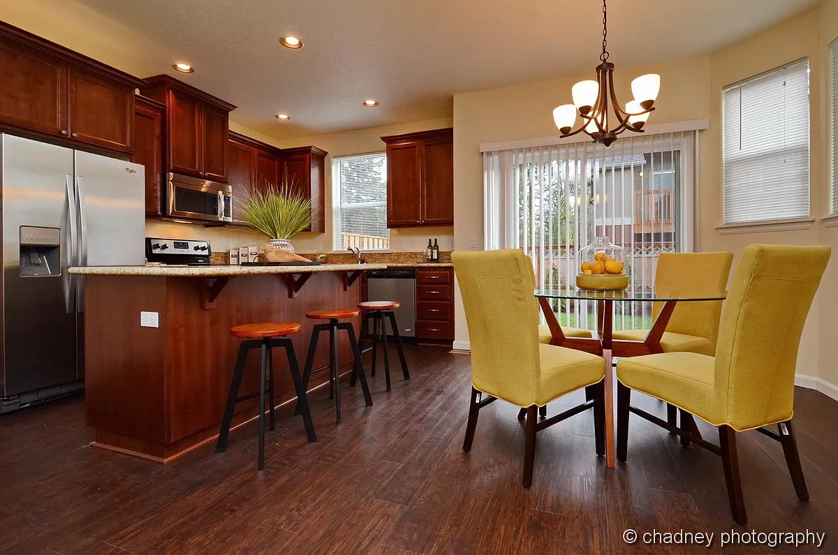 3 bed, 2.5 bath, 1880 sqft, $2,395 — Photo 1