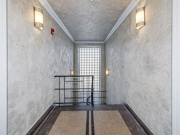 4th image of 7524 Cromwell Dr #Penthouse 3