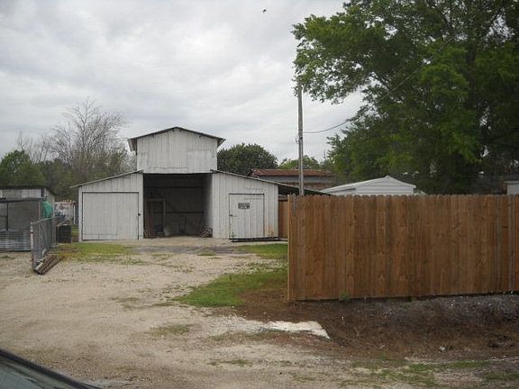 3rd image of 106 Joyce St
