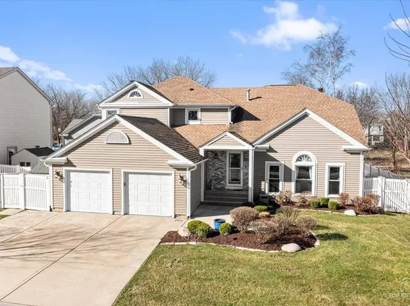 1894 Maine Dr, Elk Grove Village, IL 60007