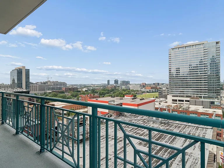 340 W Superior St #1201 — Photo 17