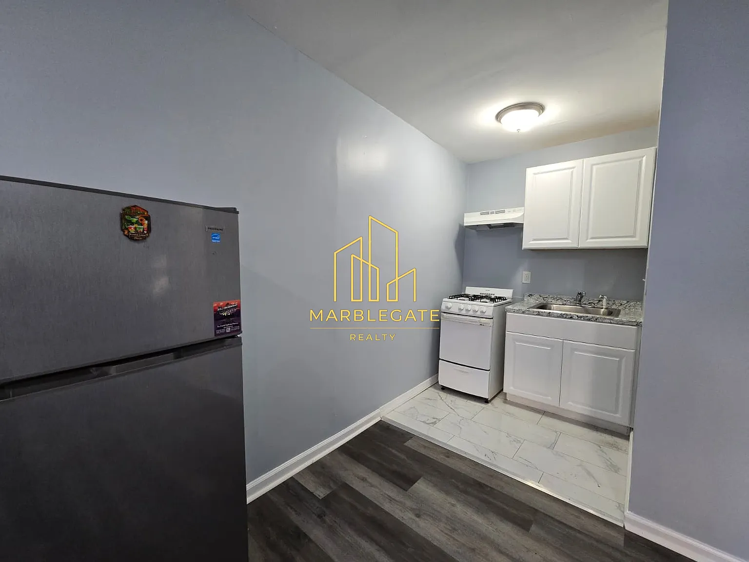 Studio, 550 sqft, $1,300 — Photo 3