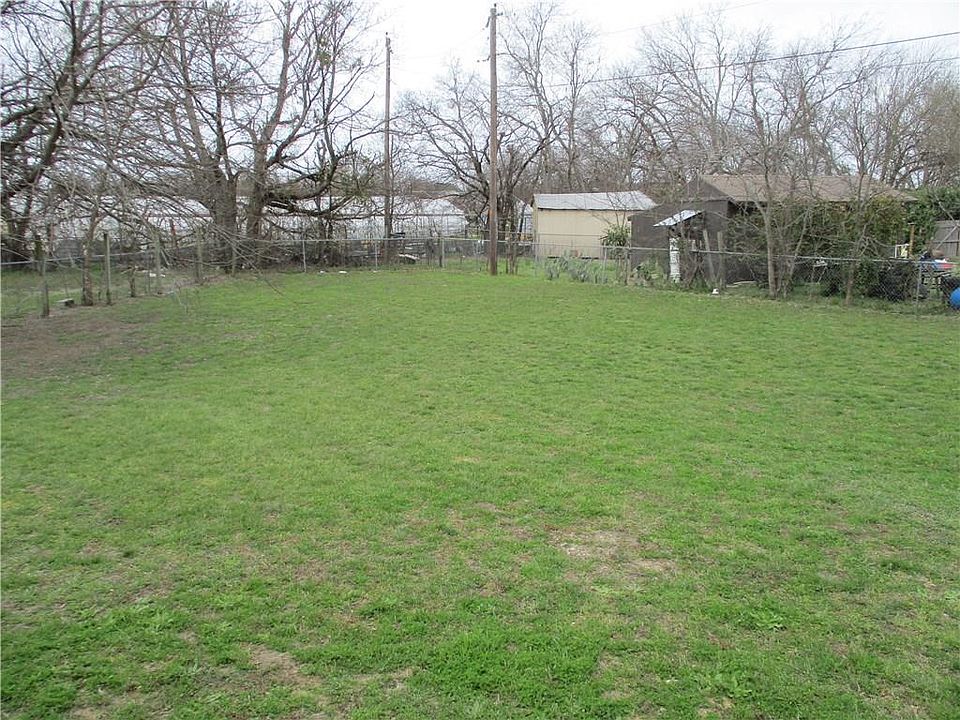 2nd image of 209 West Ct