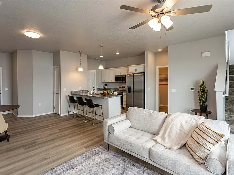 236 NW Greenwood Pl — Photo 6