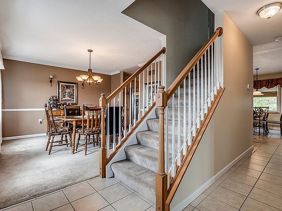 3rd image of 203 Rainbow Dr