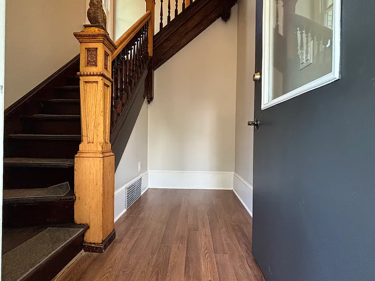 1702 Ferry St — Photo 4