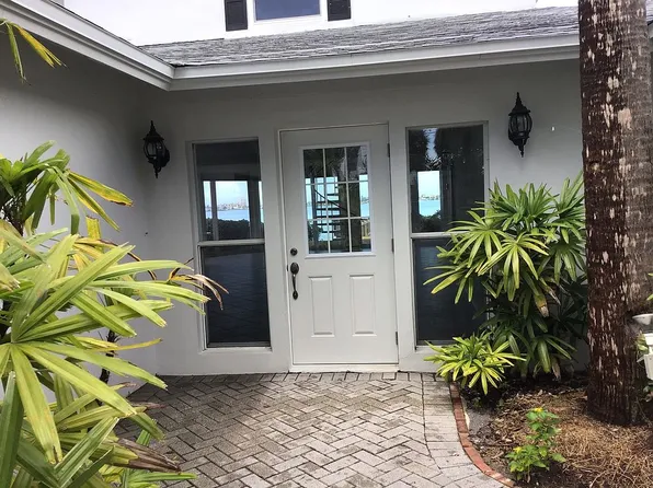 1832 Venetian Point Dr, Clearwater, FL 33755