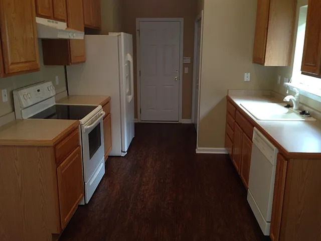 325 Mill Pond Rd — Photo 4