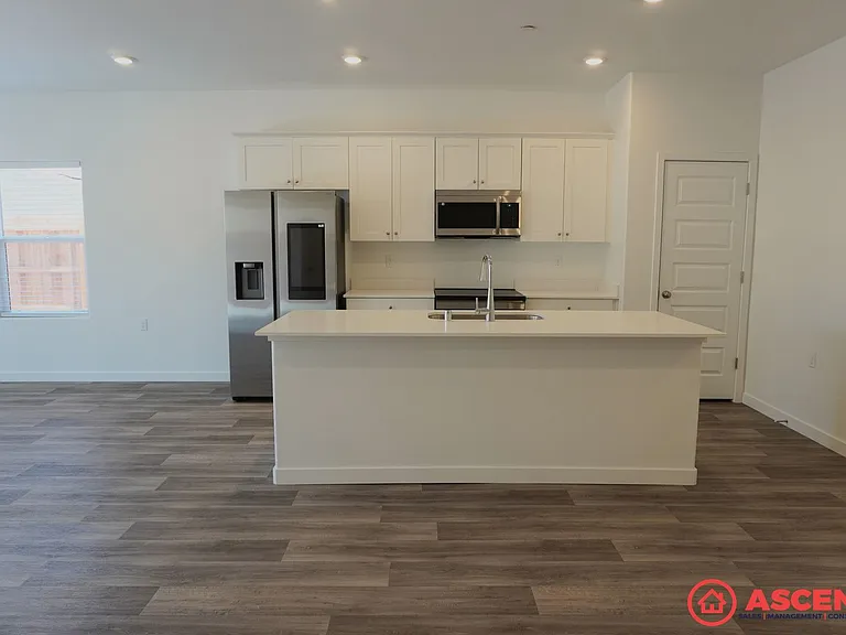 8206 Wandesford Dr — Photo 12