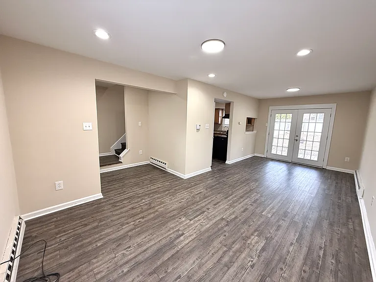 521 W Loch Lomond Dr — Photo 3