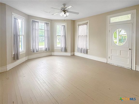 4th image of 307 N Pecan