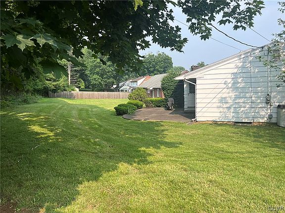 3rd image of 2449 Woodridge Ter