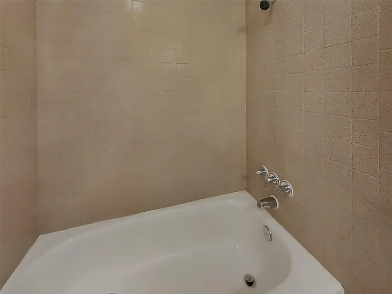 4238 Burkegate Dr — Photo 10