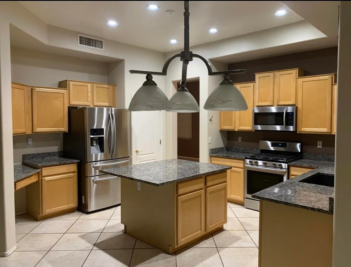4 bed, 2850 sqft, $3,110 — Photo 3